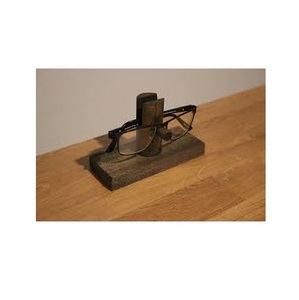 Porte-verre d'oeil fait à la main en bois tendance support de spécifications en bois d'aspect classique - Product Image 2