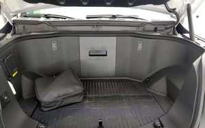 Camionetas Pickup Eléctricas 4x4 Usadas en Excelentes Condiciones, con Motor Dual, Interior Moderno y Gran Autonomía para Mayor Comodidad de Conducción - Product Image 4