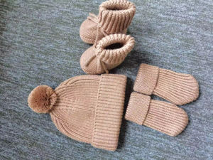 Manta de punto de ganchillo de bebé de lana merino personalizada, sombrero, manopla, zapatilla conjunto de regalo - Product Image 4