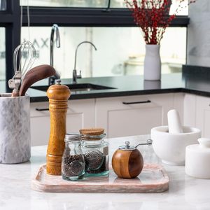 Plateau de toilette classique en céramique rouge Rosso avec finition marbrée pour comptoir de salle de bain, vaisselle, bijoux, décoration - Product Image 6