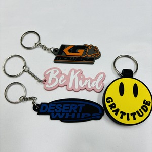 Vente en gros PVC personnalisé promotionnel 2D caoutchouc souple porte-clés découpé porte-clés logo personnalisé pour les cadeaux faisant la machine - Product Image 3