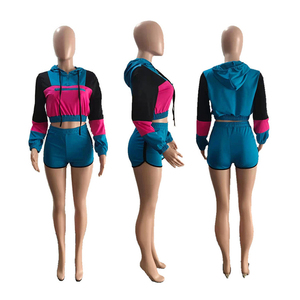 Conjunto Deportivo de Dos Piezas para Mujer con Bloques de Color Personalizados, Chaqueta con Capucha y Pantalones Cortos, Cortavientos Ligero de Nailon, Estilo Urbano - Product Image 3