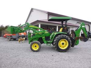 Tracteur agricole Johnn 4320 de qualité supérieure 2006 avec livraison rapide, prix d'usine, chargeur, pelle rétrocaveuse - Product Image 5