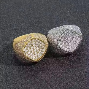 Bague en diamant de laboratoire de haute qualité, idéale pour le rap ou la mode urbaine et les événements, disponible au prix d'exportation - Product Image 1
