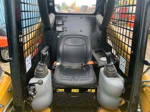 รถตักล้อยาง CAT 216B3 มือสองสำหรับขาย - Product Image 4