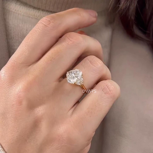 Bague en diamant taille ovale à trois pierres Bijoux de fiançailles cultivés en laboratoire Élégant personnalisable en or blanc jaune et rose - Product Image 4