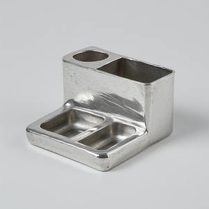 Porte-brosse à dents élégant en laiton martelé avec finition antique conçu pour la décoration de salle de bain vintage et le style fonctionnel. - Product Image 1