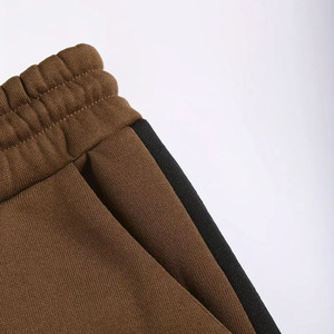 Conjunto de chándal liso de dos piezas para hombre Chándales de jogging Premium para hombre para deportes de invierno Chándales para correr en oferta - Product Image 3