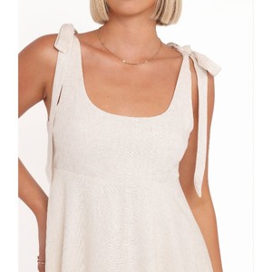 Robes pour femmes, tenue de mode contemporaine, offrant un port confortable, un goût moderne et des options de style polyvalentes - Product Image 6