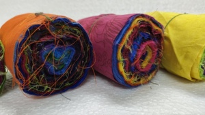 ม้วนริบบิ้นผ้าไหมลายส่าหรีหลากสีสดใสสำหรับทำมือและถักแบบสร้างสรรค์ตามสั่ง - Product Image 5