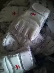 ถุงมือคาราเต้คิโอคุชิน ดีไซน์ใหม่ พร้อมสายรัดยาว - Product Image 5