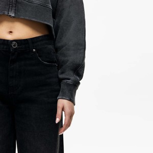 High-Quality Women Washed <b>Cropped</b> <b>Zip</b> Hoodie with Soft Fabric and Relaxed Fit for Casual Wear - Product Image 3