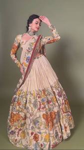 Vente en gros de vêtements et accessoires Lehenga Choli en polyester pour mariage et fête disponibles en vrac - Product Image 3