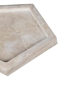 Plateau décoratif en pierre de travertin Pentagon, design moderne minimaliste, finition naturelle durable, parfait pour les bijoux, les bougies et l'exposition - Product Image 3