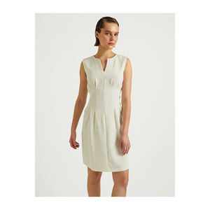 Robe BGN taille mini à col en V avec plis détaillés pour le travail, modèle S23D005 - Product Image 3