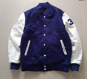 Chaqueta Universitaria Vintage Personalizable, 100% Lana, Reversible, Talla XS, Bordada, Botones de Mezclilla 3D, Servicio OEM Disponible - Product Image 6