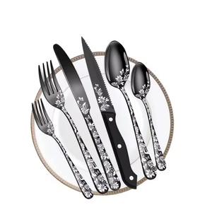 Couverts mats noirs élégants avec motif floral blanc pour cadeaux de pendaison de crémaillère, anniversaires et anniversaires de mariage, vente en gros en provenance d'Inde - Product Image 5