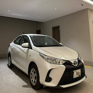 Toyotas Yariss usados de alta velocidad disponibles El mejor proveedor Bastante usado Sin historial de accidentes Fresco y limpio Usado en stock - Product Image 6