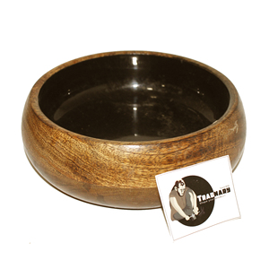 Tazón de comida para perros de madera pulida tradicional sostenible y pintado con esmalte - Product Image 1