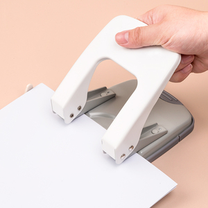 Perforadora de Dos Orificios Comix B2912, Capacidad Máxima de 35 Hojas, Acero Inoxidable, Color Blanco, Orificios de 6 mm, Perforadora de Alta Calidad, Fácil de Usar para Estudiantes Escolares - Product Image 4