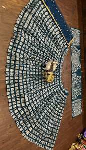 ชุดออกแบบงานแต่งงาน lehenga กับเลื่อมด้ายกระป๋องและชั้นผ้าใบ - Product Image 3