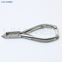 Coupe-ongles LIKAMED en acier inoxydable à lame courbée avec une large ouverture de mâchoire et une poignée verrouillable pour les ongles forts