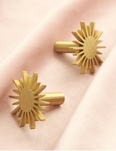 Bouton de porte design en laiton de style antique avec motif floral adapté aux armoires et tiroirs de meubles vintage d'Inde - Product Image 3