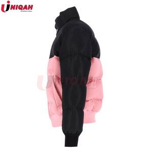 เสื้อแจ็คเก็ตพัฟเฟอร์ผู้ชายคุณภาพสูง OEM สวมใส่สบาย ดีไซน์ทันสมัย สไตล์ไฮสตรีท สำหรับฤดูหนาว พร้อมลายพิมพ์บนแถบผ้า - Product Image 3