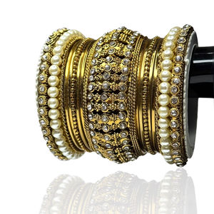 Bracelets larges en or plaqué géométriques tendance avec des perles et des pierres pour un anniversaire au prix de gros - Product Image 1