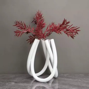 Vase à fleurs en aluminium de style tendance avec une surface polie élégante pièce maîtresse de table idéale pour les mariages - Product Image 4