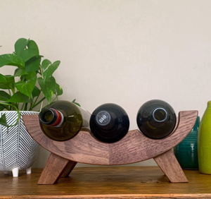 Présentoir de vitrine de style en bois massif de qualité supérieure Casier à vin en bois support de bouteilles de bière décoratif de couleur noire fabriqué en Inde - Product Image 2