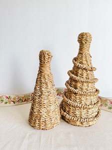 Sculpture d'arbre de Noël en herbe de mer haute et artisanale, fournisseur vietnamien, OEM ODM, osier naturel, écologique, décoration rustique de vacances - Product Image 4
