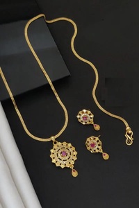 Conjunto de joyería americana de diseño para novias con gargantilla, collar, pendientes disponibles a precios asequibles - Product Image 4