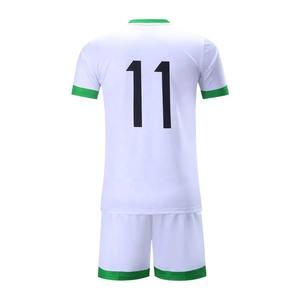 Conjuntos de camisetas deportivas de baloncesto de alta calidad con diseño personalizado, secado rápido, 100% poliéster, logotipo impreso transpirable, uso específico del equipo - Product Image 6