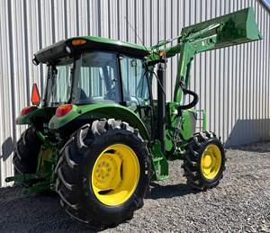 Tracteur de pelouse 4X4 2021 John DeereR 5100E Multifonction avec AC - Product Image 5