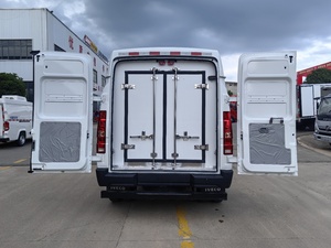 Nouveau <span class=keywords><strong>camion</strong></span> <span class=keywords><strong>frigorifique</strong></span> diesel manuel Eveco à essieu court et toit surélevé - Product Image 2