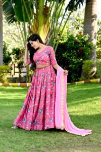 Soyez le centre des attractions avec cet ensemble chinnon avec position impression designer lehenga choli - Product Image 2