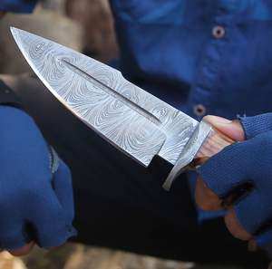 Cuchillo de Caza de Supervivencia para Exteriores, Diseño Full Tang, Hoja de Acero de Damasco con Punta de Gota, Mango de Madera, Personalizable OEM, Grado Industrial - Product Image 1