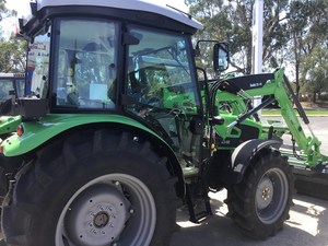 Tractor de Ruedas Deutz-Fahr de 70HP con Tracción en 2 Ruedas y Transmisión Automática, Mejor Vendido y con las Mejores Calificaciones, en Venta - Product Image 3