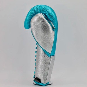 ถุงมือซ้อมมวยสำหรับผู้ใหญ่หนังวัวแท้สีฟ้าเมทัลลิค - Product Image 4