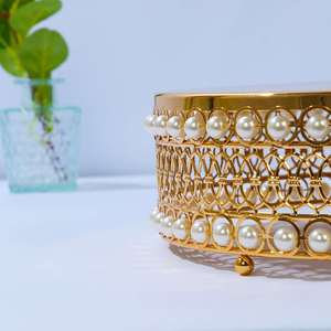 Elegante Soporte para Tartas de Metal Dorado Hecho a Mano en India para Reuniones Formales, Adecuado para Recepciones, Banquetes y Exhibiciones de Eventos Organizados - Product Image 2