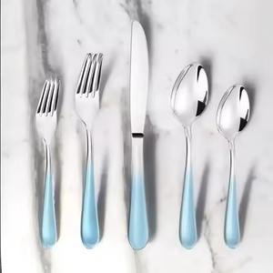 Couverts en acier inoxydable, design avec manche évasé à bout carré - Product Image 5