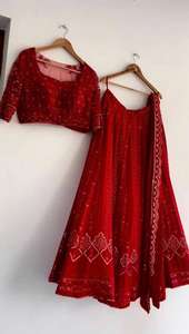 Collection de vêtements de créateur Séquence lourde Travail brodé Georgette Lehengha Choli Set Vêtements traditionnels pour les mariages - Product Image 3