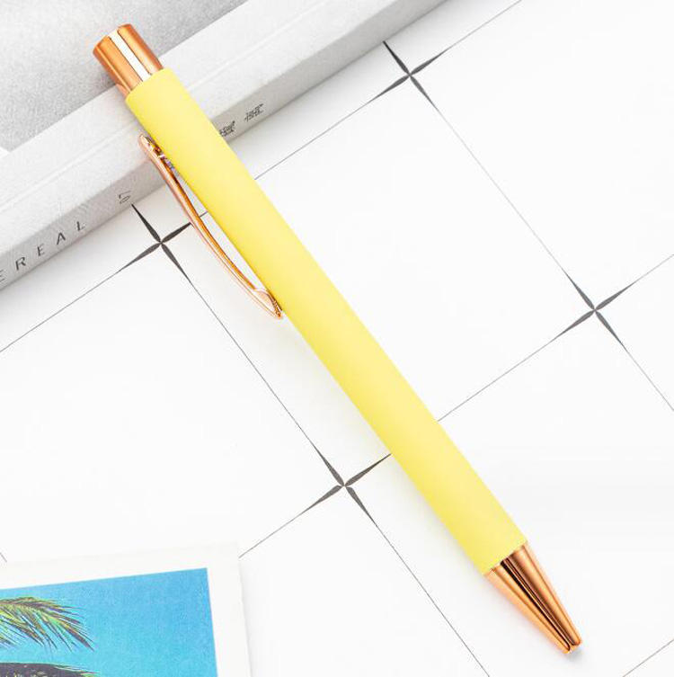 สีเหลือง