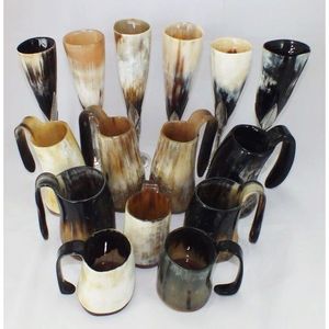 Tazas de cerámica de cuerno vikingo festivo hecho a mano para hidromiel y cerveza para fiestas navideñas y alegrías navideñas - Product Image 2