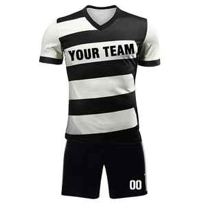 Uniforme de fútbol hecho a medida, camisetas de cuello redondo hechas en poliéster con pantalones cortos, uniforme de fútbol con nombre de equipo personalizado - Product Image 2