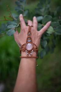 Bracelet d'amitié fait main en forme de pyramide plaqué or vintage avec pierre d'améthyste et de labradorite, fils multicolores, serti de pierres, cadeau - Product Image 4