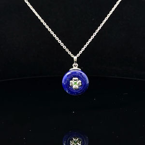 Colgante Simbólico de Trébol de Cuatro Hojas en Plata 925 |   Calcedonia Natural y Tsavorita |   Joyería Personalizada OEM |   Cantidad mínima de pedido: 1 pieza - Product Image 1