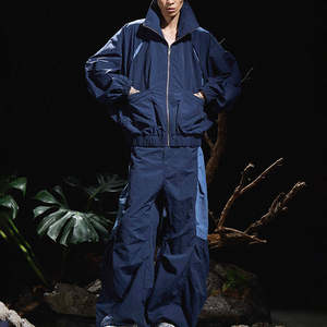 Conjunto de chándal cortavientos personalizado para Hombre | Chaqueta y pantalones con cremallera de nailon de 2 piezas | Ropa deportiva transpirable - Product Image 2