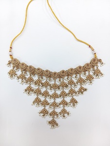 Elegante conjunto de collar de perlas chapadas en oro Joyería nupcial sofisticada para recepciones de bodas y ceremonias tradicionales - Product Image 2